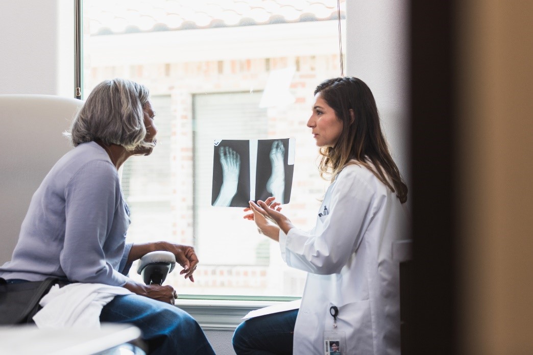 Man Suffering from Flank Pain in Orthopedist S Office Stock Image - Image  of clinic, side: 150037283